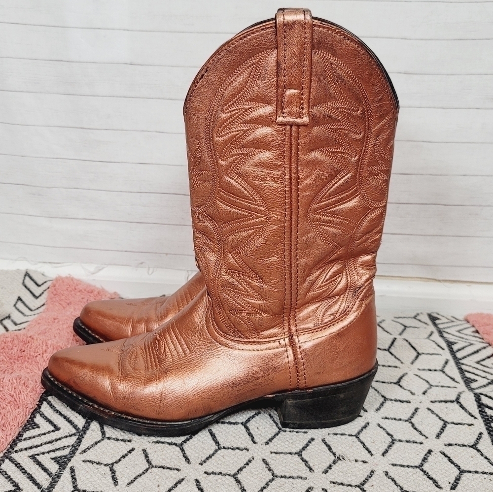 LAREDO POINTED TOE HEELED LEATHER COWBOY BOOTS IN BRUSHED COPPER, SZ 7.5